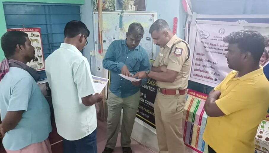 அரசு கட்டிடத்தைச் சொந்த பயன்பாட்டுக்கு பயன்படுத்திய அவலம்.. வட்டாட்சியர் ஆய்வில் வெளியான ரகசியம்! கலெக்டர் பெயரைப் பயன்படுத்தி அராஜகம்!