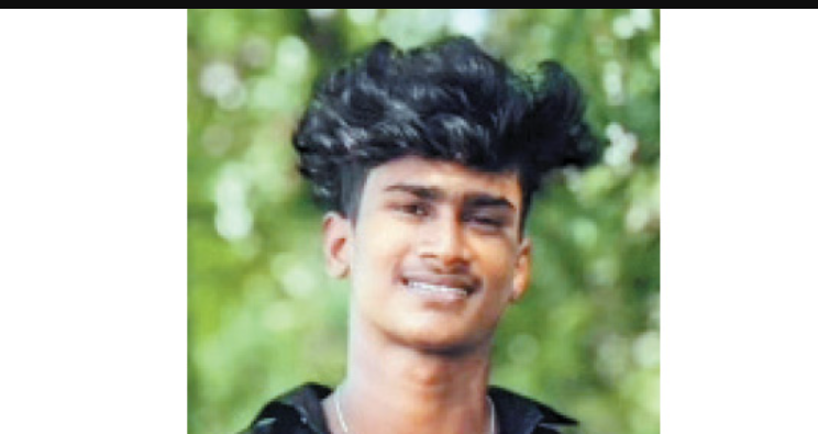 பெரும் பரபரப்பு... கோயில் விழாவில் பிளஸ் 2 மாணவன் குத்தி கொலை, 2 பேர் படுகாயம் !