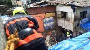 மாடி வீடு இடிந்து விழுந்து 15 பேர் படுகாயம்!