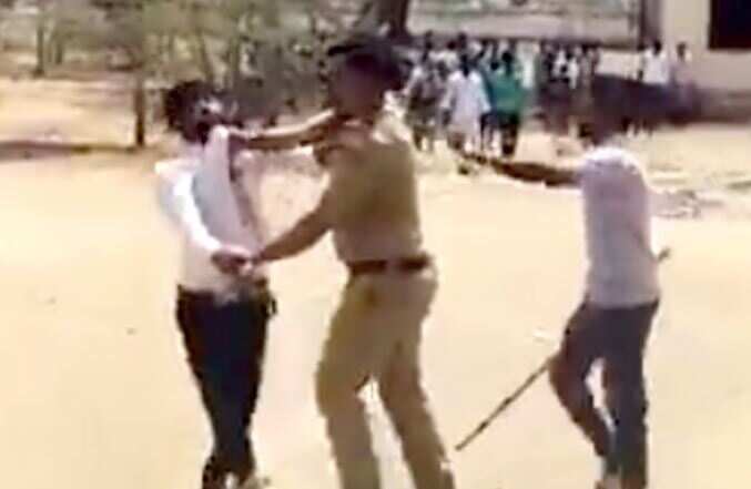 தேர்வில் காப்பி அடித்த தங்கையை கண்டித்ததால் ஆத்திரம்.. போலீஸ் ஏட்டை பொளந்து கட்டிய அண்ணன்!