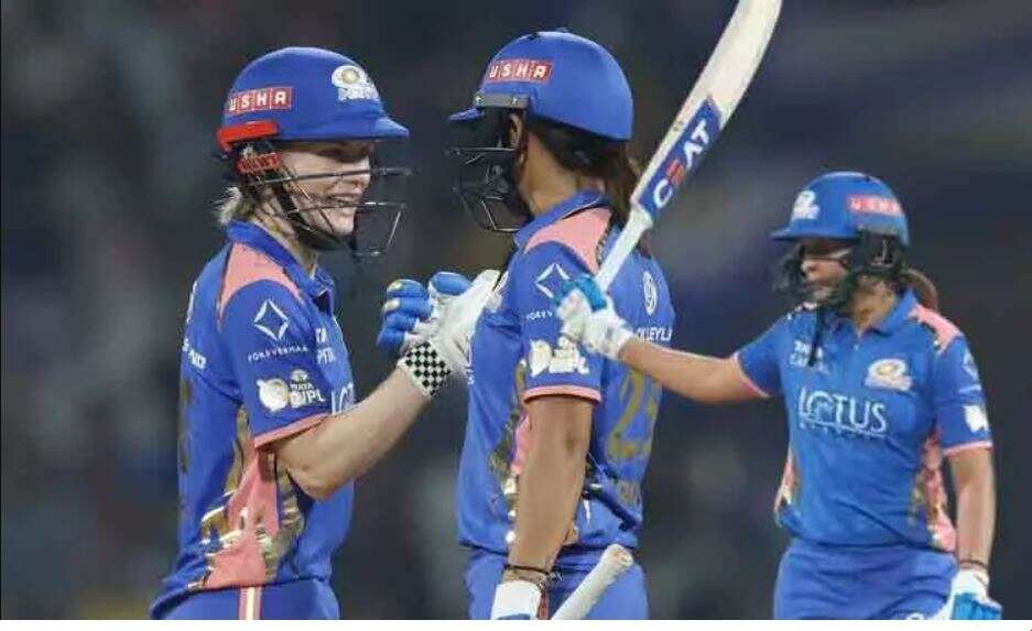 ஹர்மன்பிரீத் 'சிக்ஸர்' மழை! குஜராத்தை தும்சம் செய்து மும்பை சாதனை வெற்றி!