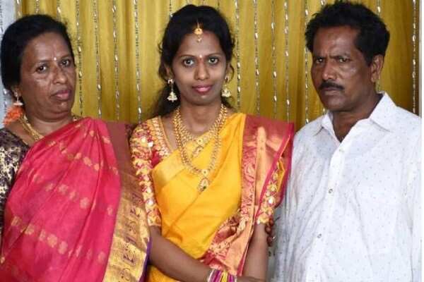 தாய், தந்தை, மகள் மூவரும் ரயில் முன் பாய்ந்து தற்கொலை!! திடுக்கிடும் பிண்ணனி!!