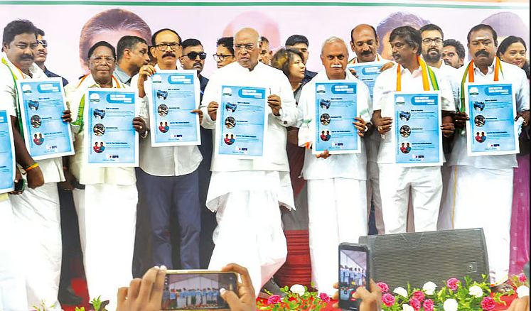 காங்கிரஸ் vs பாஜக - இலவச மளிகை, தாலிக்கு தங்கம், இ-ஸ்கூட்டர் என அறிவிப்பு மழை.. முழு விபரம்!