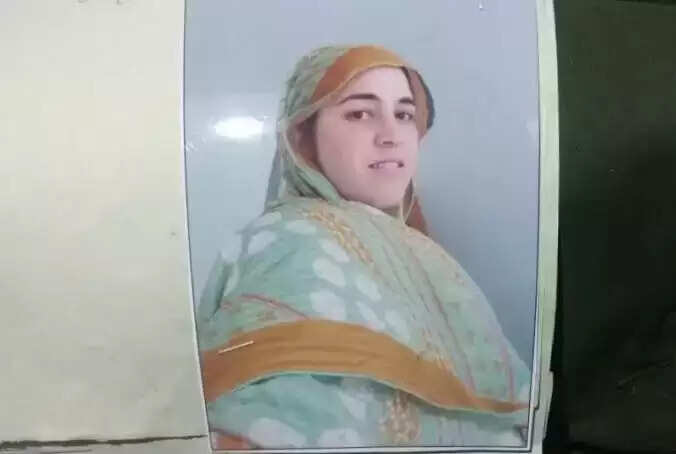 தொடரும் பயங்கரங்கள்!! இளம்பெண் துண்டு, துண்டாக வெட்டிக் கொலை!! திருமணம் செய்து தராததால் ஆத்திரம்!!