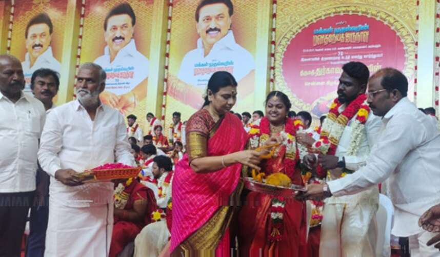 70 ஜோடிகளுக்கு திருமணம் நடத்தி வைத்த துர்கா ஸ்டாலின்.. அசந்துபோகும் அளவுக்கு சீர் வரிசைப் பொருட்கள் !