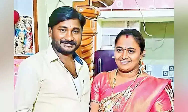 சினிமாவை மிஞ்சும் பரபரப்பு.... ஜெயிலில் இருந்து வெளியே வந்த கணவர்… ஆள் வைத்து காரிலேயே தீர்த்துக்கட்டிய மனைவி!