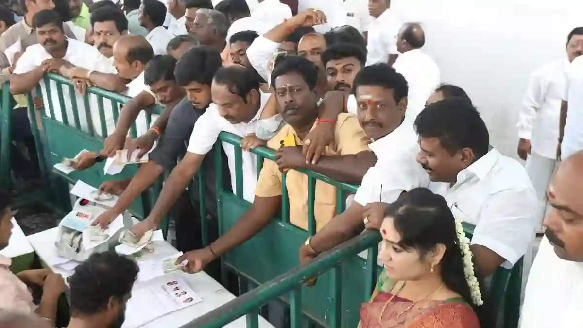 அதிமுகவில் வேட்பாளர் விருப்ப மனு கால அவகாசம் நீட்டிப்பு!