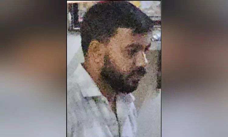 பரீட்சையக் கூட எழுத விடல ... 12 ம் வகுப்பு பொதுத்தேர்வு எழுதிய மாணவிகளிடம் சில்மிஷம் செய்த ஆசிரியர்!