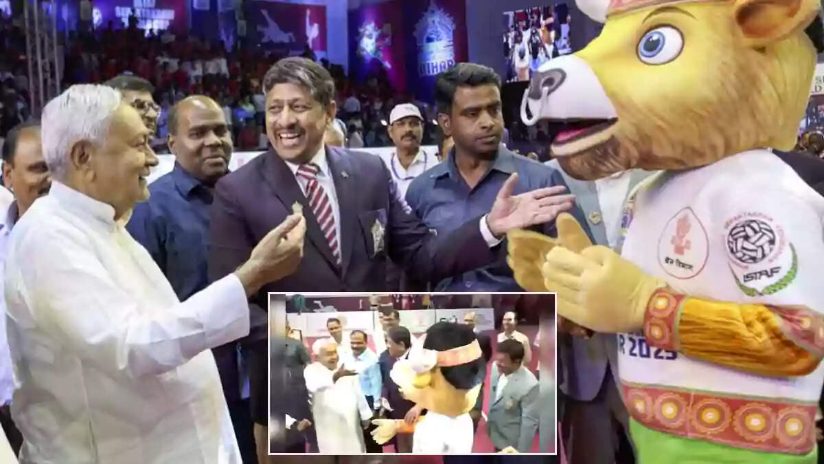 சர்ச்சை வீடியோ... தேசிய கீதம் இசைக்கும் போது கைகளை ஆட்டி சிரிக்கும் நிதிஷ்குமார்!