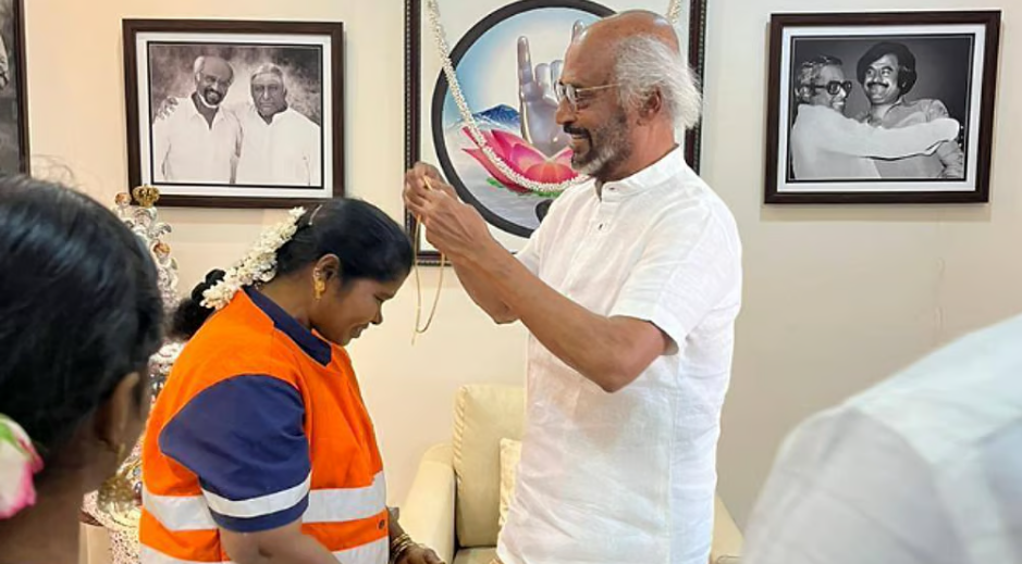 ரஜினி காந்த் நெகிழ்ச்சி.. 45 சவரன் நகைகளை ஒப்படைத்த தூய்மைப் பணியாளருக்கு தங்கச் சங்கிலி பரிசு!