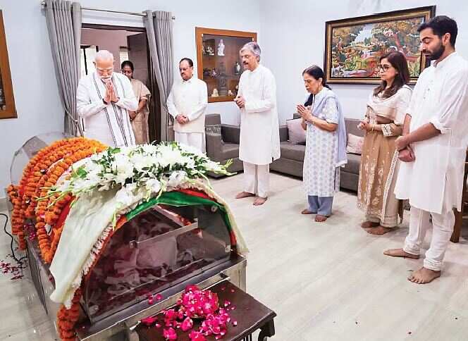 பாஜக தலைவர் மல்ஹோத்ரா காலமானார்... பிரதமர் மோடி நேரில் அஞ்சலி!