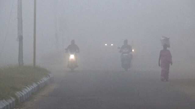 கடும் பனிமூட்டம்... 30க்கும் மேற்பட்ட விமானங்கள் தாமதம்.. பயணிகளுக்கு அறிவுறுத்தல்!