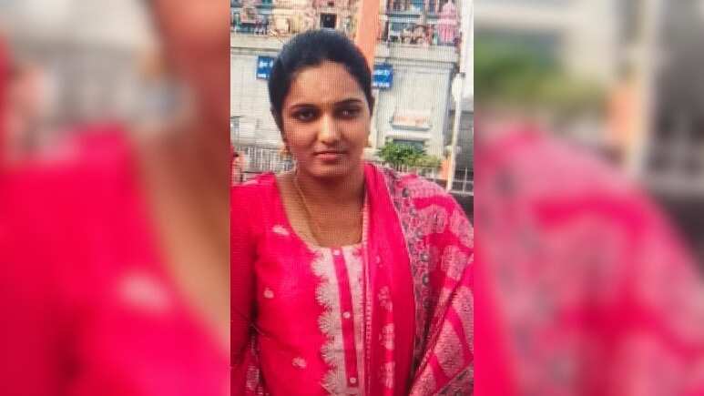 நடுரோட்டில் மகள் கண் எதிரிலேயே மனைவியை குத்திக் கொன்ற கணவன்!