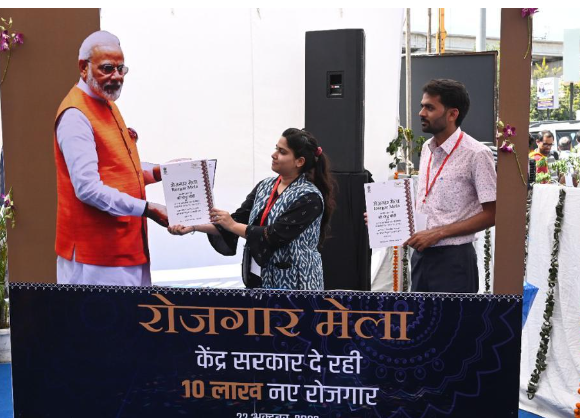 இன்று 70000பேருக்கு பணி நியமன ஆணை!! பிரதமர் மோடி வழங்குகிறார்!!