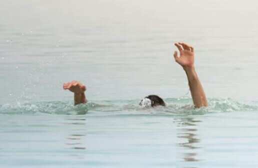 தந்தைக்குத் திதி கொடுக்க சென்ற விவசாயி கடலில் மூழ்கிப் பலி!