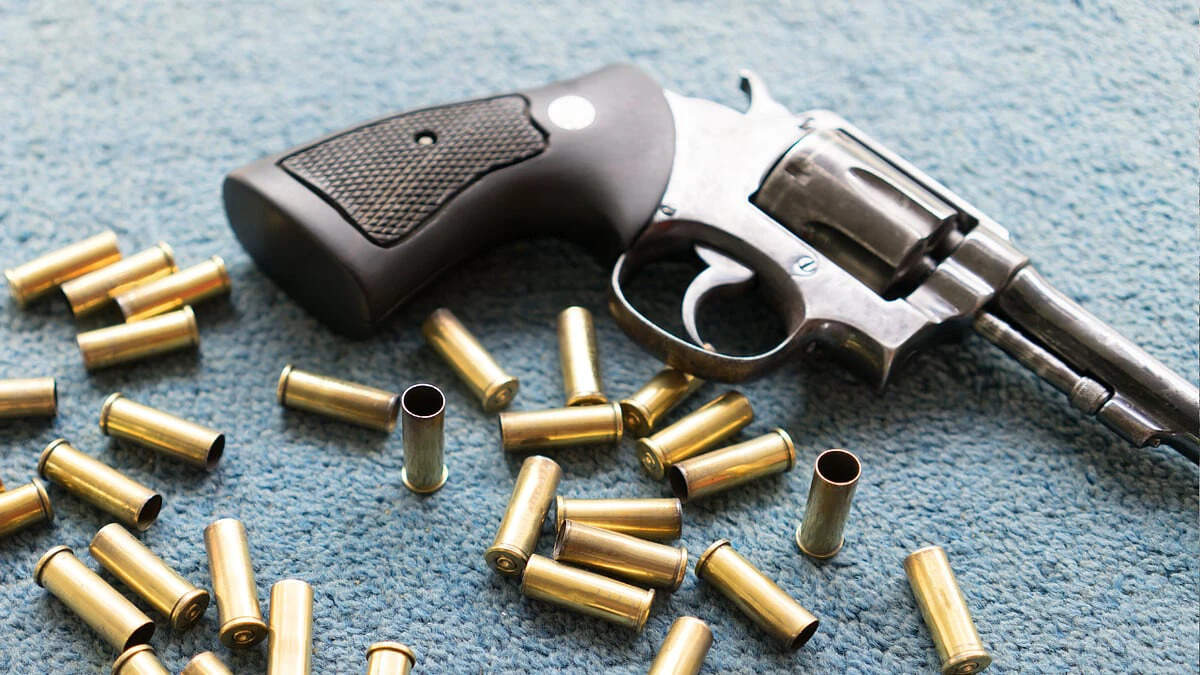 வனத்துறை குடியிருப்பில் திருட்டு... 90 துப்பாக்கி தோட்டாக்கள் பறிமுதல், 4 பேர் கைது!