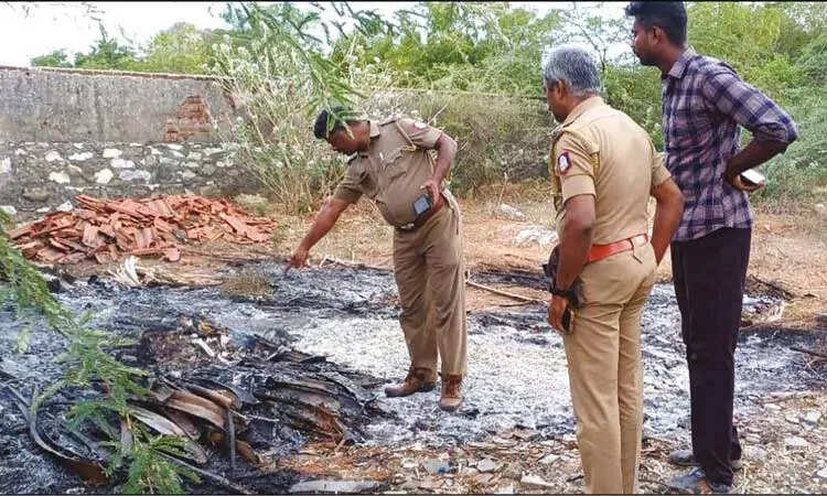 எலும்புக்கூடு கொலை போலீசார்