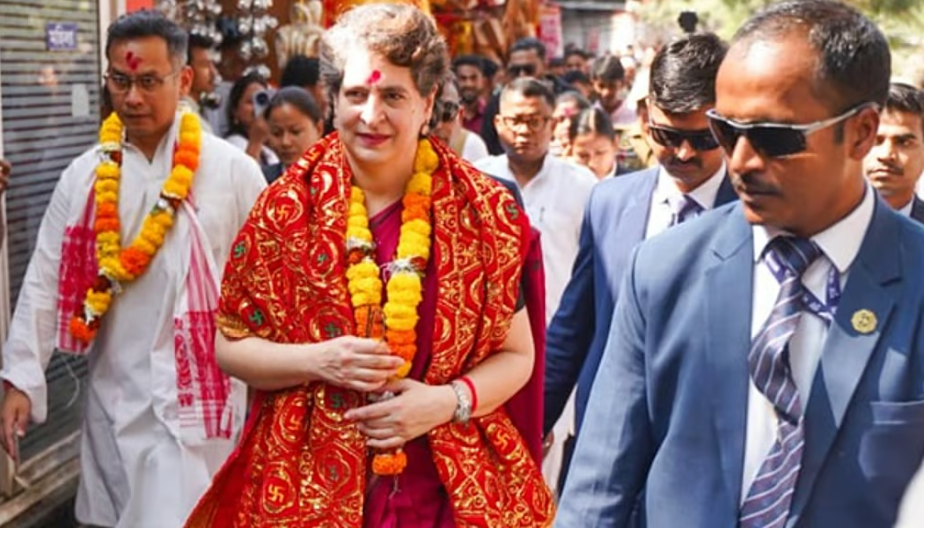 அஸ்ஸாம் தேர்தல் முன் பிரியங்கா காந்தி காமாக்யா கோயிலில் வழிபாடு!