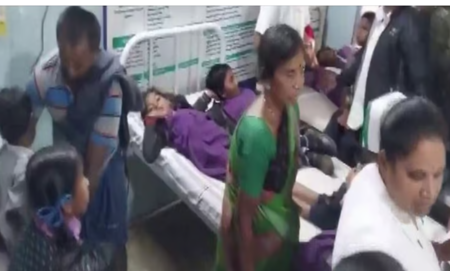 அதிர்ச்சி... சத்துணவு சாப்பிட்ட 64 மாணவர்கள் மருத்துவமனையில் அனுமதி... ..!!