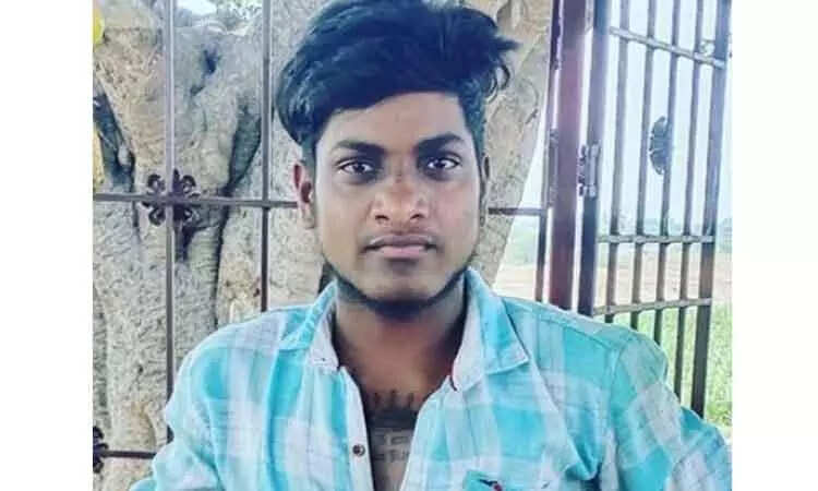 பைக் அருகே இளைஞர் எரித்து கொலை! போலீசார் தீவிர விசாரணை!