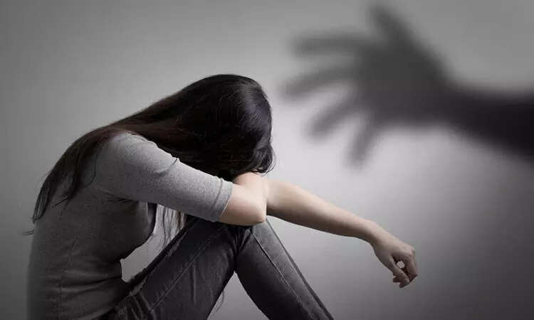 பாலியல் வன்கொடுமை முயற்சி... தற்காப்புக்காக கோடரியால் வெட்டிய இளம்பெண்!