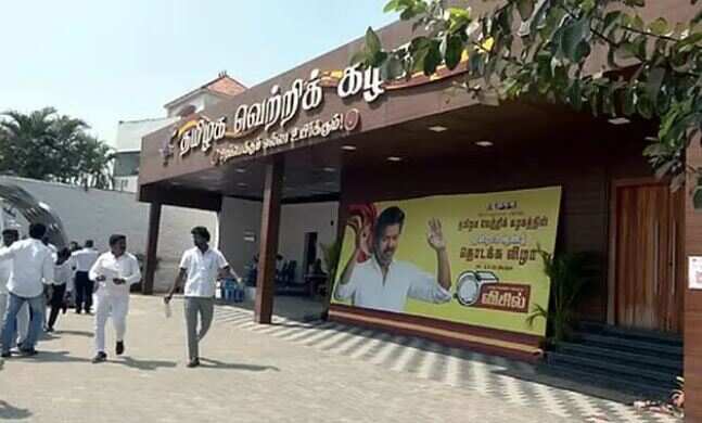 தவெகவில் மாற்றுக்கட்சியினர் இணையும் விழா திடீர் ரத்து - இயக்குநர் கே.பாக்யராஜ் மறைவால் முதலமைச்சர் விஜய் நிகழ்ச்சிகளும் ஒத்திவைப்பு!