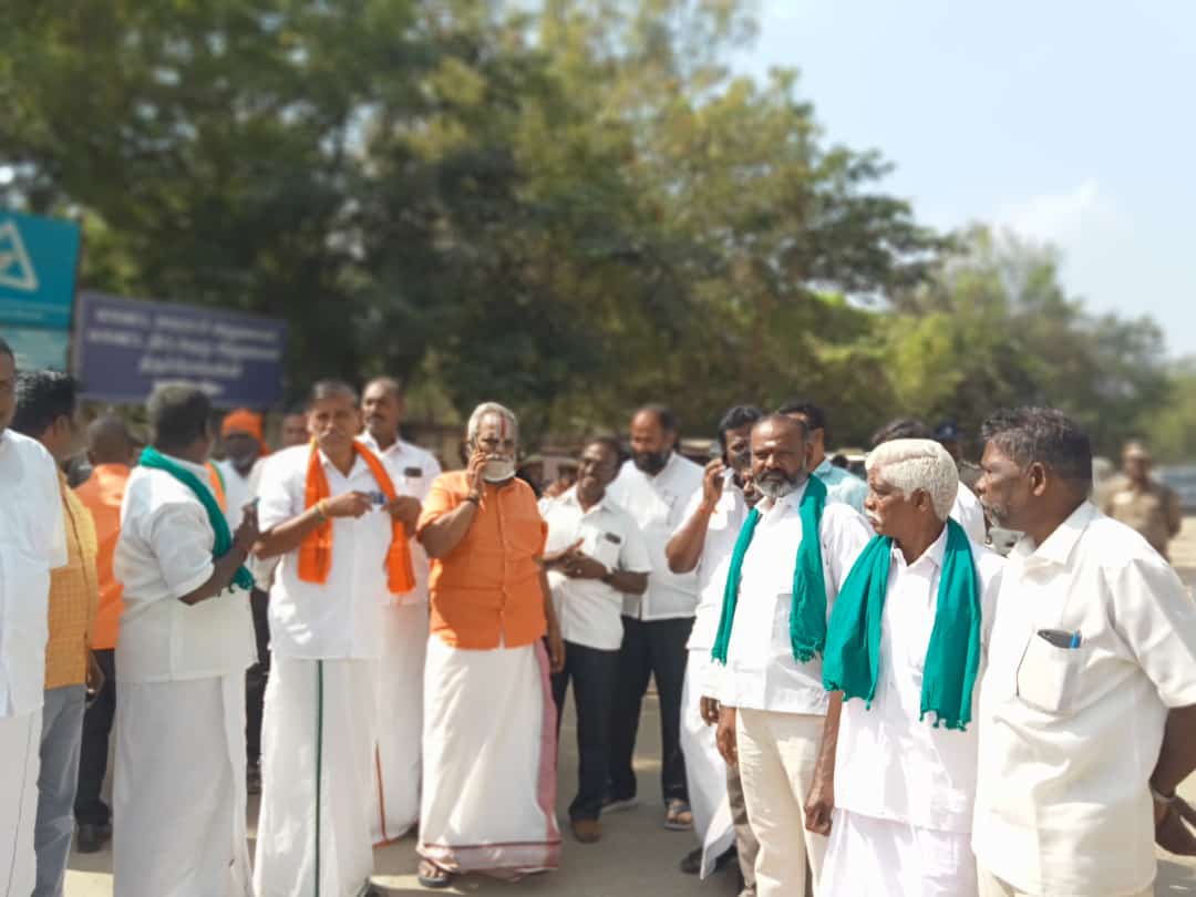 பொங்கல் பரிசு தொகுப்பில் தேங்காய் வழங்க கோரி பிஜேபி ஆர்ப்பாட்டம்!!