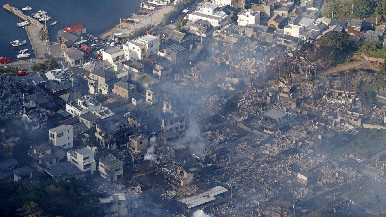 ஜப்பான் துறைமுகத்தில் திடீர் தீ விபத்து... 170 கட்டிடங்கள் எரிந்து நாசம்!