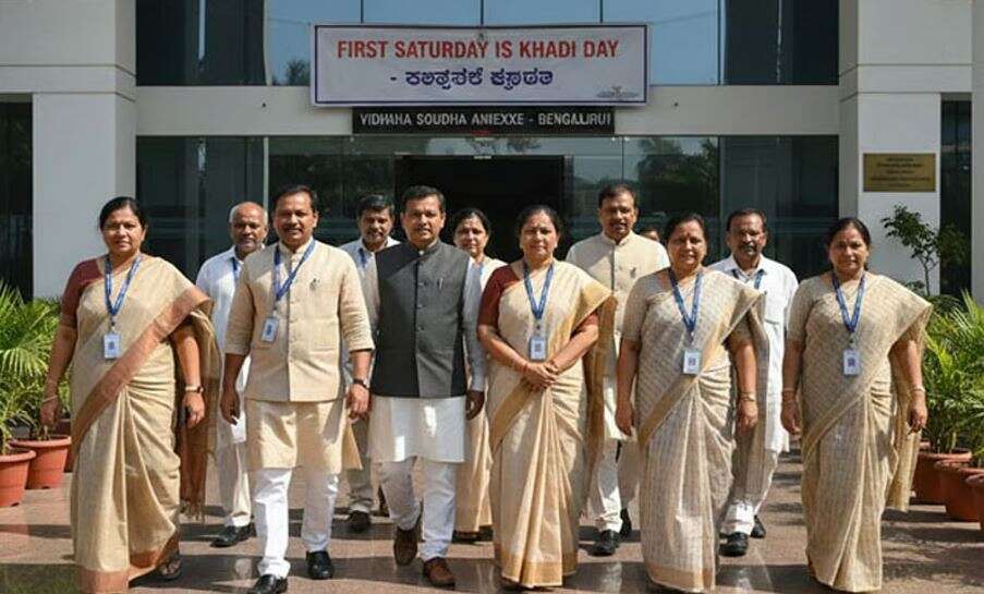 இனி அரசு ஊழியர்கள் கதர் ஆடை அணிய வேண்டும் - அரசாணை வெளியீடு!