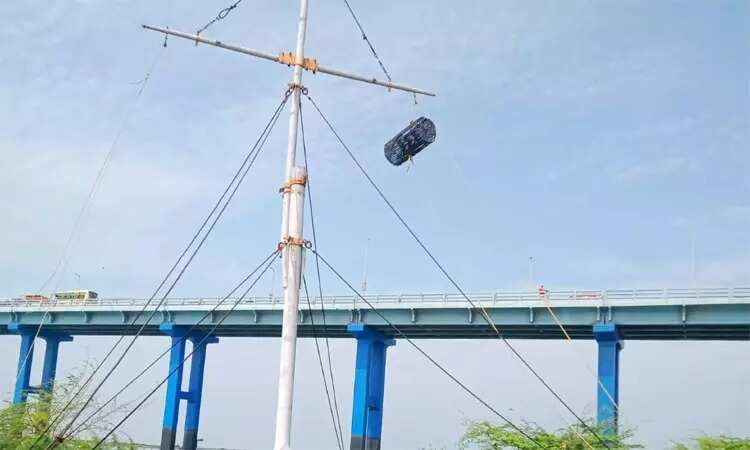 காற்றழுத்த தாழ்வு பகுதி... 9 துறைமுகங்களில் 1ம் எண் புயல் எச்சரிக்கை கூண்டு ஏற்றம்!!