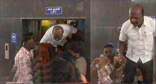 BREAKING!! லிப்டுக்குள் சிக்கிக் கொண்ட அமைச்சர்!! பரபரத்த மருத்துவமனை!!