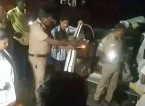 திருச்சி நெடுஞ்சாலையில் கோர விபத்து.. அரசுப் பேருந்தின் டயர் வெடித்து கார்கள் மீது மோதி 7 பேர் பலி!