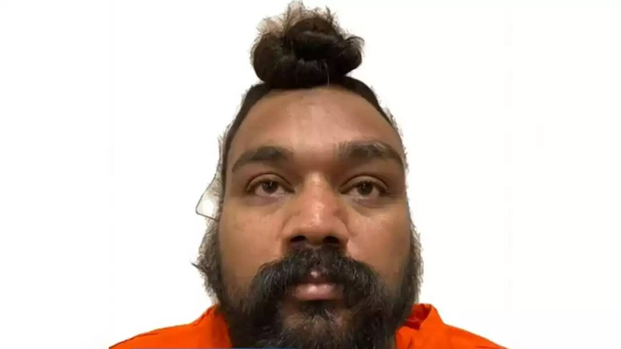 காதலியை சுட்டுக் கொலை செய்த இளைஞர்!! பகீர் பிண்ணனி!!