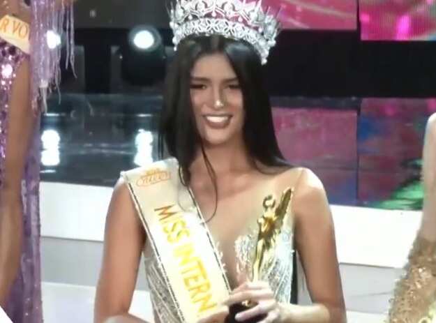 ’மிஸ் இண்டர்நேஷனல் குயின்’ பட்டத்தை தட்டிச் சென்ற பிலிப்பைன்ஸ் அழகி!! குவியும் பாராட்டுக்கள்!!